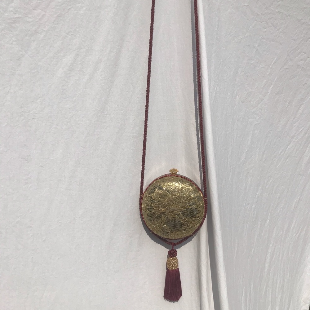 Vintage Bottega Veneta Gold Clam Crossbody - Picture 2 of 6